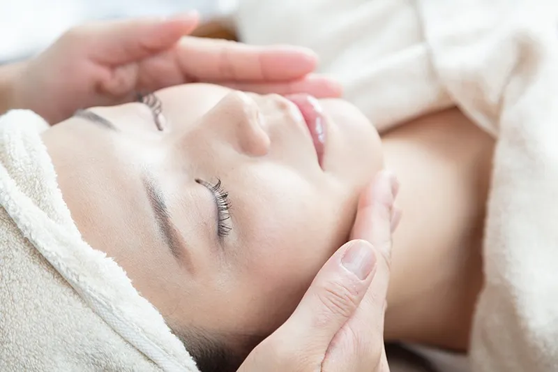 顔脱毛って痛い?敏感肌でも大丈夫? ELPISのよくある質問まとめ♪